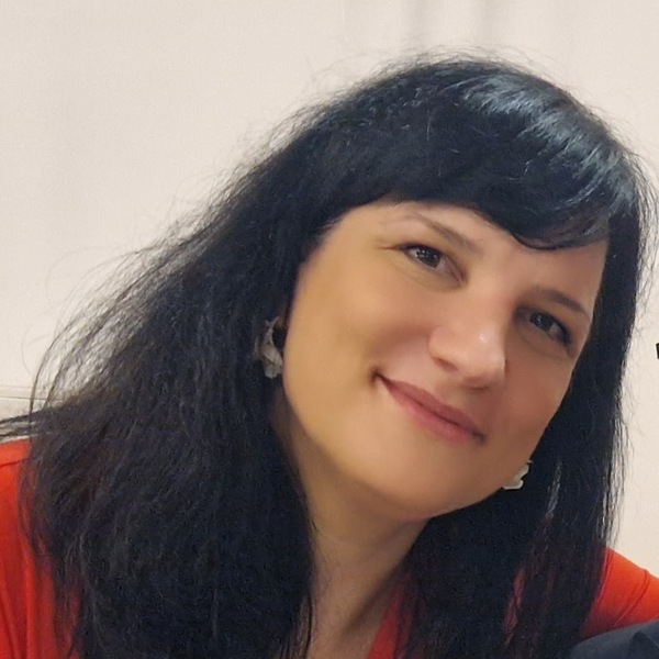 Mgr. Karolína Lapošová
